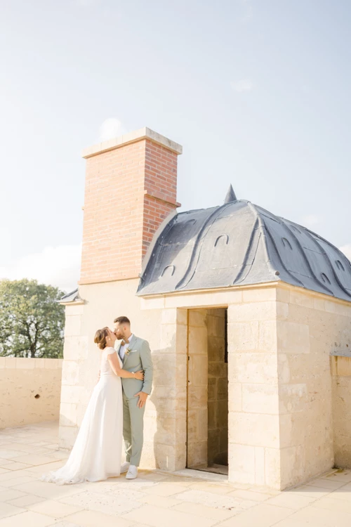 robe gris mariage château couple